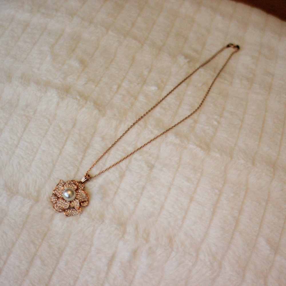 14k Gold Fill Necklace with Floral Pendant